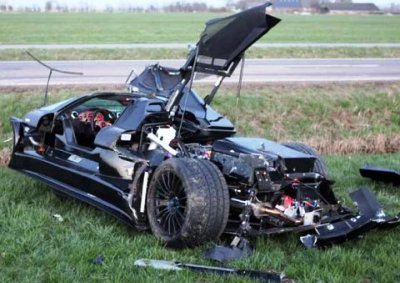 GOOD TYRES, NOT GREAT TYRES?: Gumpert’s Apollo lacks both airbags and ESP. It does have a mighty robust safety cell though.