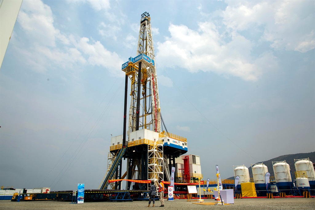 Vista general de la plataforma petrolera del área de desarrollo Kingfisher en el distrito de Kikuube el 24 de enero de 2023. (Stuart Tibaweswa / AFP)