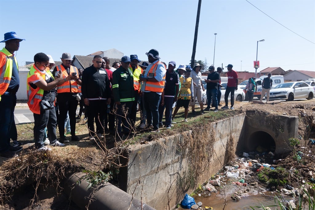 On Friday, Gauteng Premier Panyaza Lesufi and Joburg Mayor Dada Morero joined forces to address some of the city's service delivery challenges.