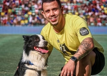 Meet Floki, the beach-loving Border Collie from Brazil, who is a fierce footvolley Fanatic