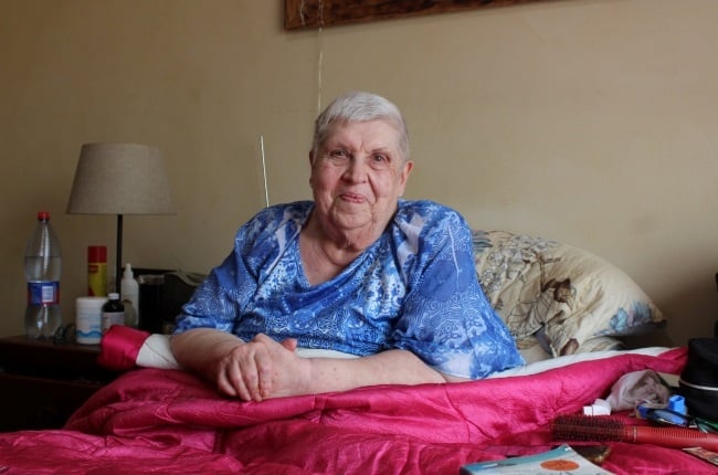 You can’t keep a good woman down: 77-year-old Alberton granny runs a food bank from her bed