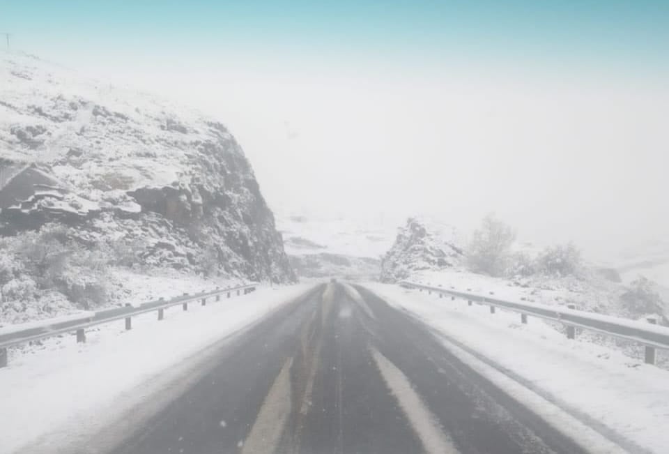 Snow on the Penhoek Pass in the Eastern Cape on Friday. (Eastern Cape Transport Department / Supplied)