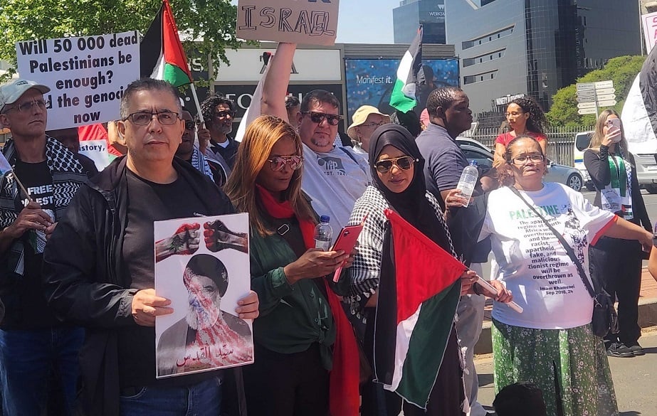 Pro-Palestine and Lebanon protesters gathered outside the American Embassy in Sandton, Johannesburg, on Saturday. (Alex Patrick/News24)