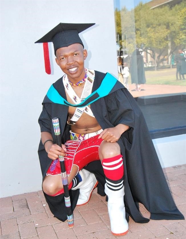 Sotho singer Moeketsi Ngesemane has obtained a degree with 12 distinctions. 