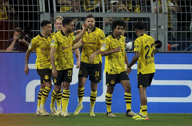 Niclas Füllkrug (centre) of Dortmund celebrates his goal with team-mates during the Champions League semi-final first leg match against Paris Saint-Germain at Signal Iduna Park in Dortmund on 1 May 2024. (Jean Catuffe/Getty Images)