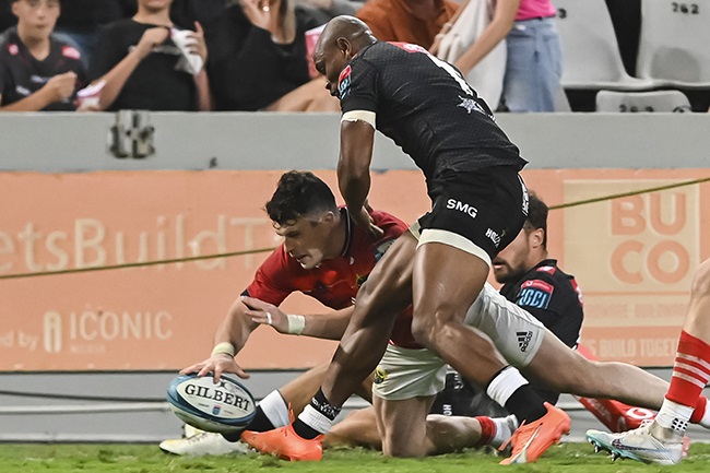 News24.com | WATCH | Swys slams ref's decision to award Munster a controversial try against Sharks