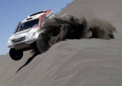 <b>DICING IN THE HIGH DUNES:</b> South African Toyota driver Giniel de Villiers stormed back to finish third on the day and sixth overall on Day 2 (San Luis to San Rafael) of the 2014 Dakar Rally in Argentina. <i>image: AFP</i>