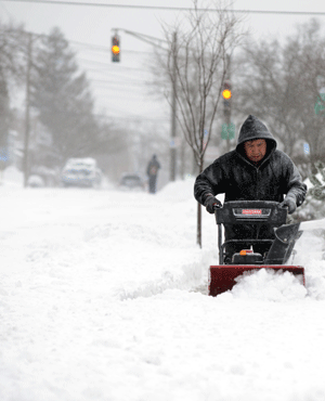  A man snow blows after an overnight snow storm. (Darren McCollester, AFP)