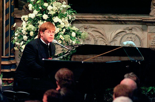Koran pemerintah baru mengungkapkan Elton John hampir tidak bernyanyi di pemakaman Putri Diana