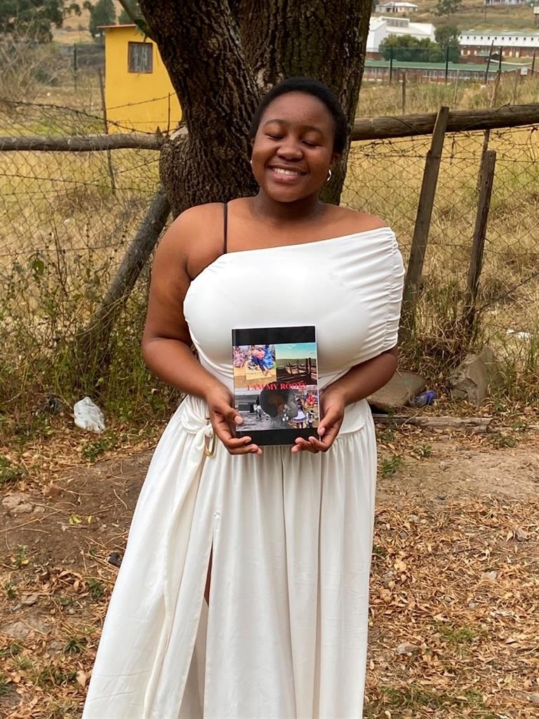 Dailysun | Teen author turns pain into power with first book!