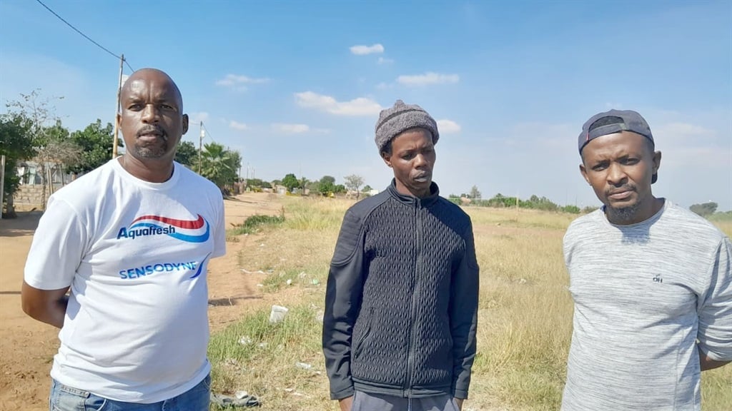 Gatvol parents: 'Build us a school now!'