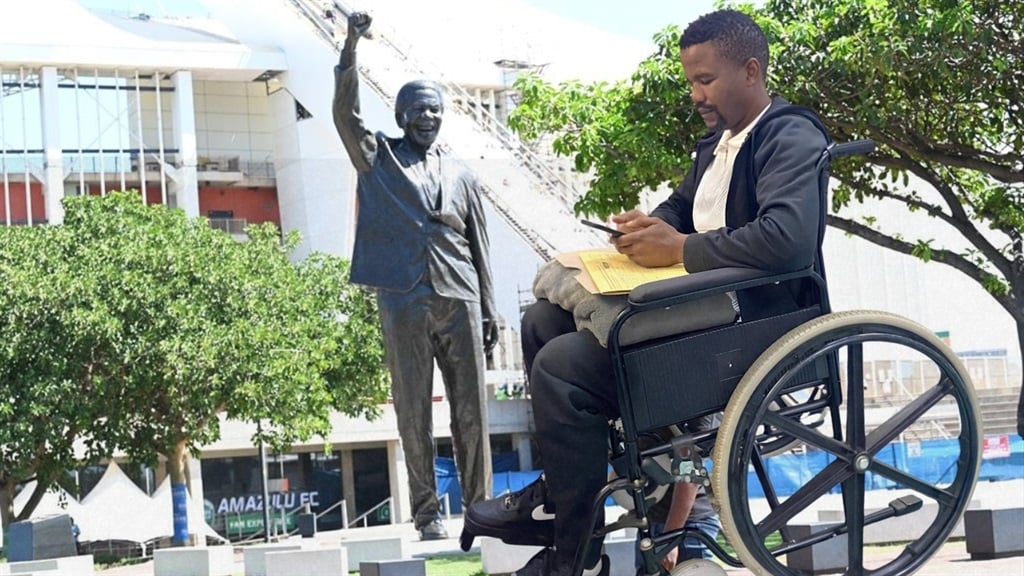 Mandela statue artist struck by mystery illness!