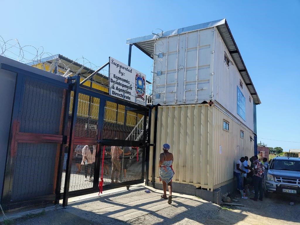 shipping container malls 