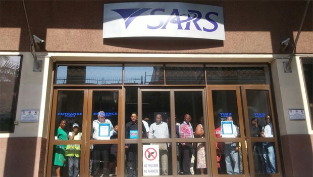 <p>People look out buildings. Car shop sales men watch nervously.</p><p>Meanwhile, News24's Amanda Khoza reports: Mayor James Nxumalo has just informed Exco members that the protesters are demanding to see them and that vehicles have been stoned. The meeting has been adjourned for five minutes.</p><p>Sars employees look on from behind locked doors. (Photo from Joe Stolley)</p>