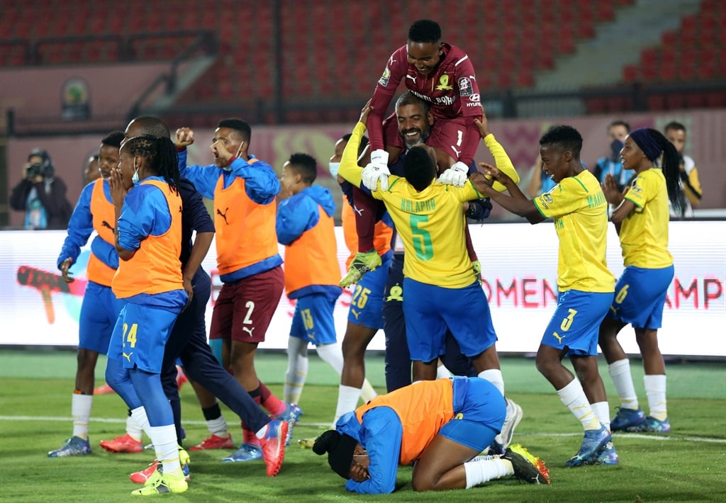 Andile Dlamini of Mamelodi Sundowns celebrates a victory with teammates. 
Photo Samuel Shivambu / BackpagePix