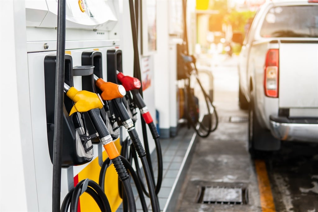 HANYA DI |  Harga bensin akan dipotong pada hari Rabu, tetapi pengguna diesel menghadapi kenaikan lagi