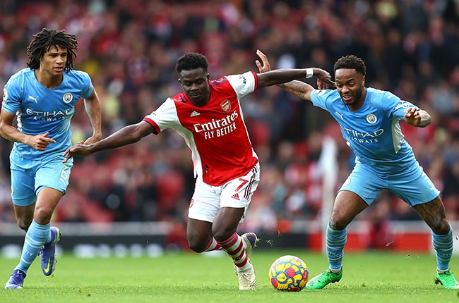 Raheem Sterling (R) of Manchester City and Bukayo Saka (M) of Arsenal. (Julian Finney/Getty Images)