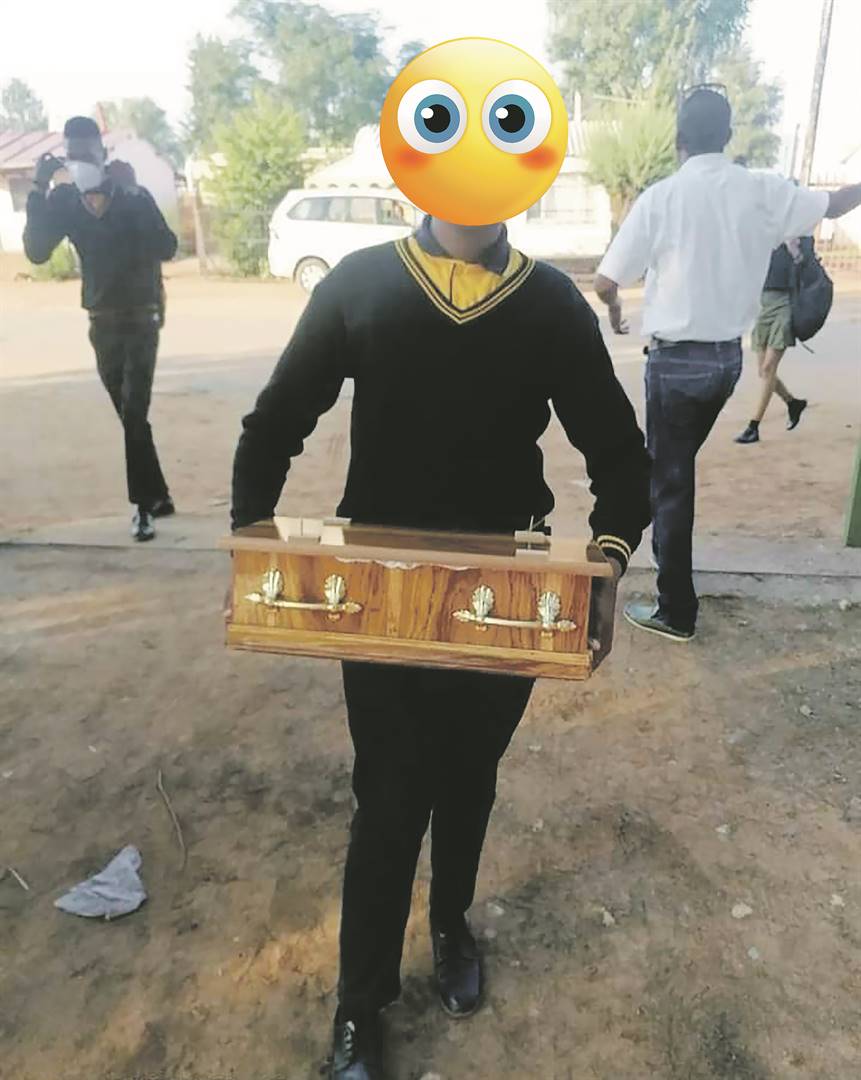 A pupil showed up with a coffin at school during the #NoSchoolBagChallenge at Kgomotso High School in the Northern Cape on Friday. 