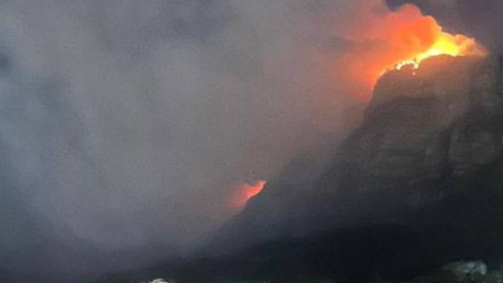 Firefighters are working to contain a fire on Skeleton Gorge, Table Mountain. (Table Mountain National Park)