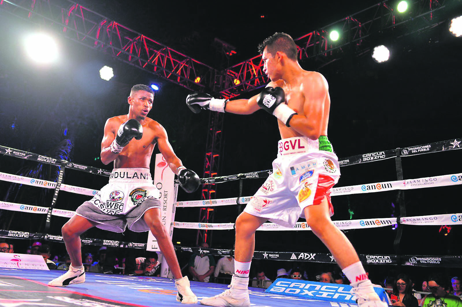 Ayanda Ndulani during his WBC elimination bout against Luis Castillo in Mexico a fortnight ago. Photo: Bxstrs Promotions / Twitter