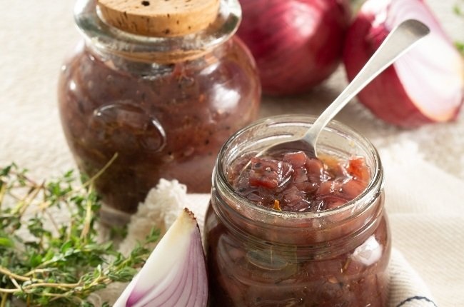 Red onion and thyme chutney