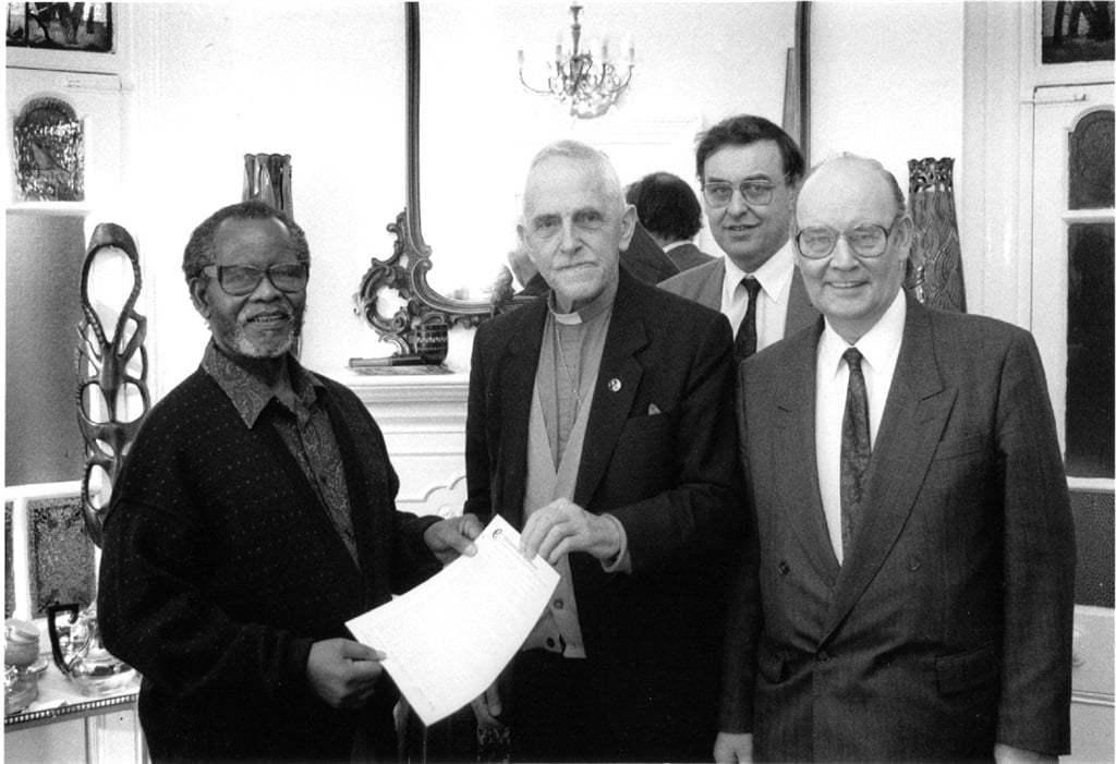 Lord Bob Hughes on the right with Archbishop Trevor Huddleston and Oliver Tambo. At the back is Huddleston and Mike Terry, Executive Secretary of the AAM. (AAM Archives.)