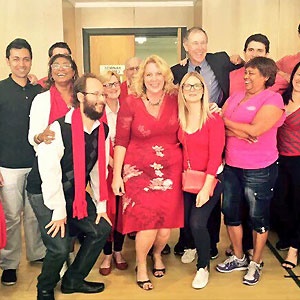 Tim Noakes and supporters in red. Source: Twitter