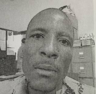 Amos Shabangu Mashaba (46) het Donderdag uit die gevangenis in Barberton ontsnap.