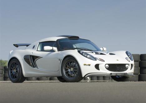  This is not a standard Exige S. Instead it’s an Exige Cup 260, which means a 38kg weight saving and 30kW power increase. And yes, it’s very quick indeed.  