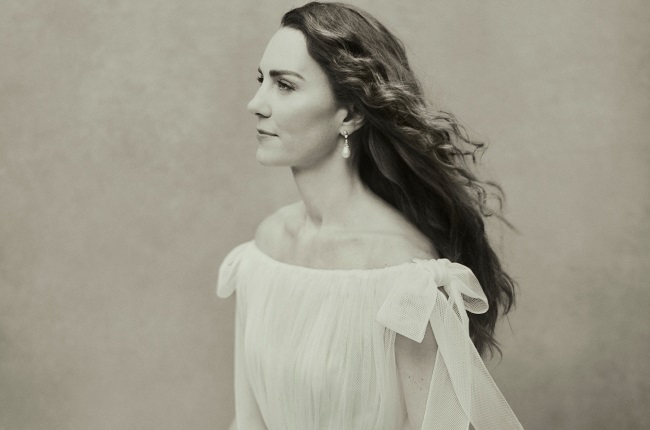 In her 40th birthday photos the duchess wore Alexander McQueen dresses and earrings that belonged to Princess Diana and were loaned to her by the queen. (PHOTO: Paolo Roversi Handout Kensington Palace via Getty Images)