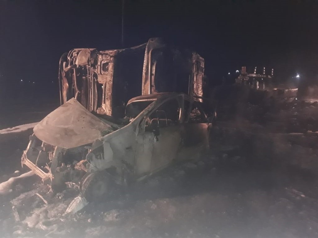 Five people have died after fire engulfed a petrol tanker and a car adjacent to the Mall of the South in Johannesburg.
Photo: Supplied.