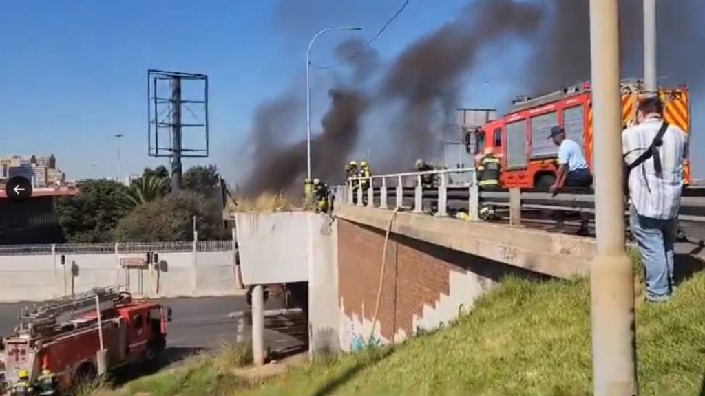 Officials are working to contain a fire on the M1 in Johannesburg. (Screengrab/@Abramjee/X)