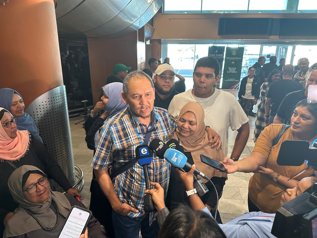 News24.com | 20 South Africans return home after fleeing conflict-torn Sudan