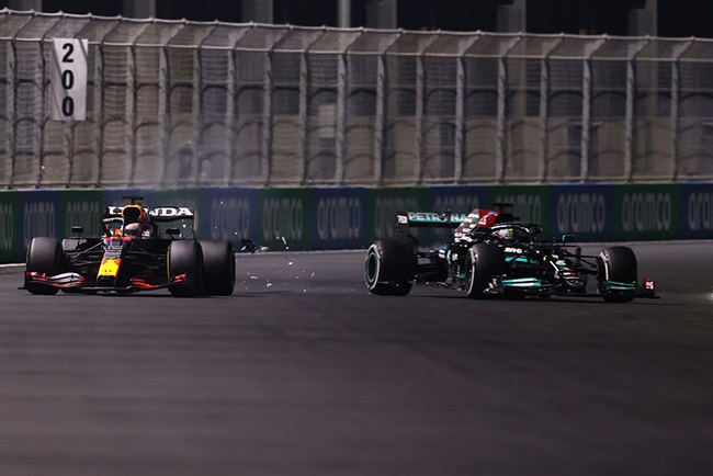 Max Verstappen of the Netherlands driving the (33) Red Bull Racing RB16B Honda and Lewis Hamilton of Great Britain driving the (44) Mercedes AMG Petronas F1 Team Mercedes W12 collide during the F1 Grand Prix of Saudi Arabia at Jeddah Corniche Circuit on December 05, 2021 in Jeddah, Saudi Arabia. 