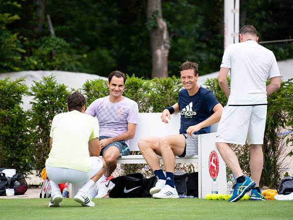 Tomas Berdychs (regs) sê Roger Federer sal weet wanneer dit tyd is om uit te tree.  Foto: Getty Images