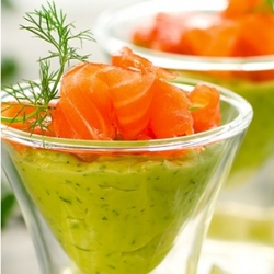 Avo, lime and dill crème with smoked salmon | Food24