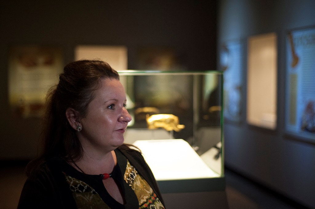 Sian Tiley-Nel, chief curator of the Mapungubwe collection explains details about it at the University of Pretoria in South Africa on 23 September 2015. The Mapungubwe Golden Rhino is believed to have been made by people living in the northern region of South Africa between 1220 and 1290 AD. (Photo: Stefan Heunis/AFP)