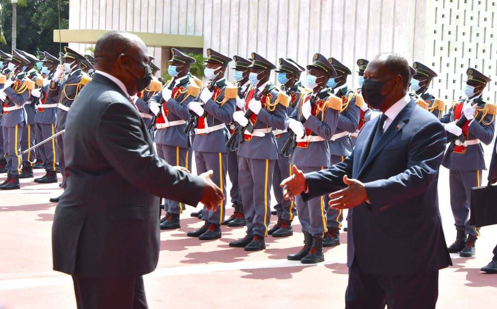 Pres. Cyril Ramaphosa ontmoet pres. Alassane Ouattar Donderdag op sy ampsbesoek aan Abidjan, die Ivoorkus. Foto: Twitter/Presidensie