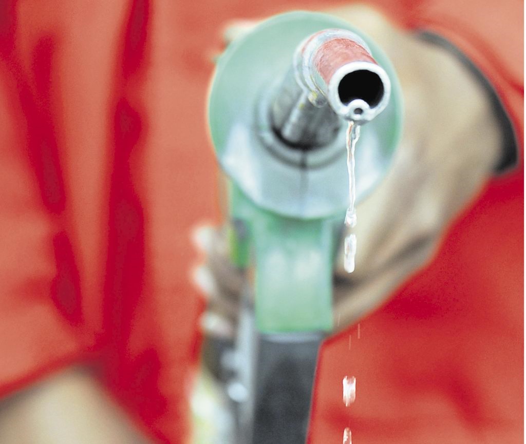 Finale Pryse Petrol Diesel Duurder Maar Skok Kleiner Nadat Heffing 