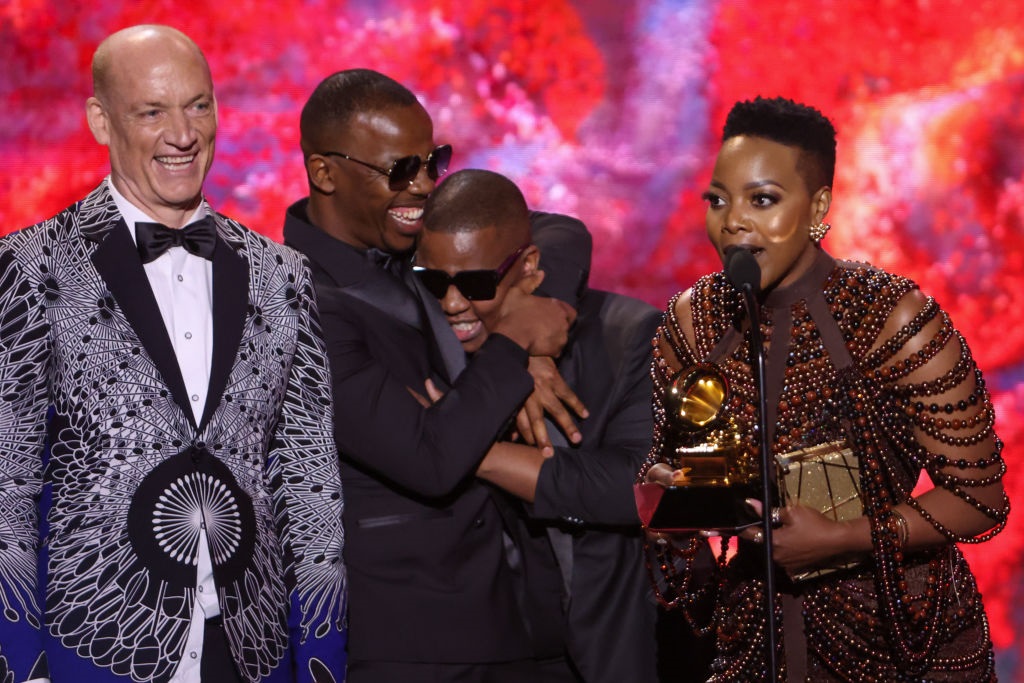 Winners of the global music performance award Wouter Kellerman, Zakes Bantwini and Nomcebo Zikode on stage at the 65th Grammy Awards. Photo: Robert Gauthier/Los Angeles Times / Getty Images 