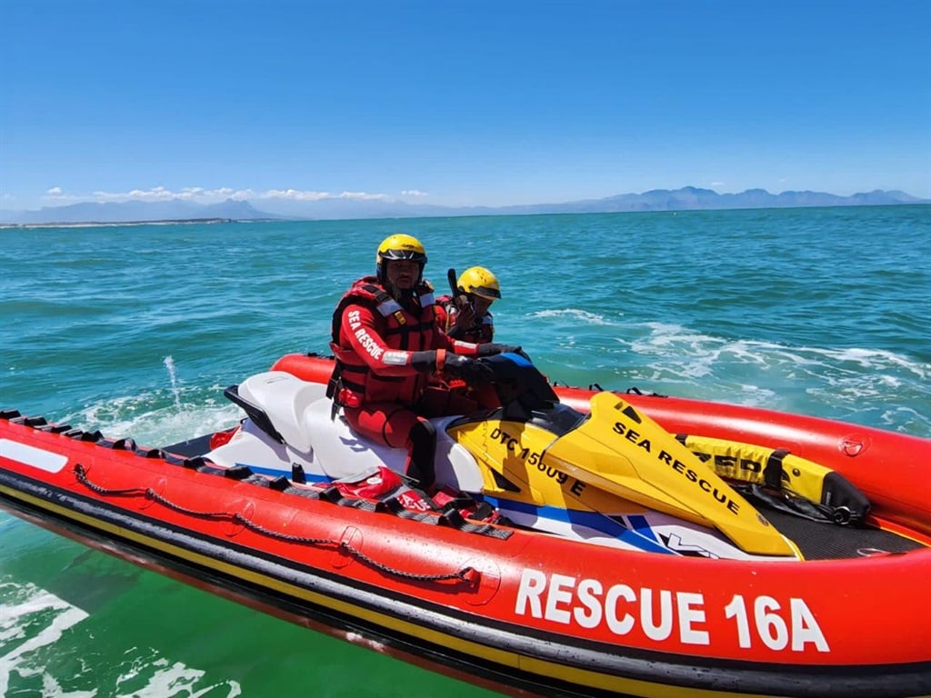 The NSRI is assisting the police divers searching for the missing fisherman.