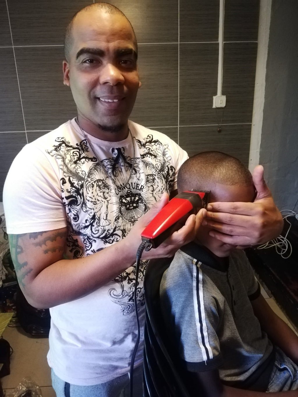 FEEL GOOD | Unemployed Cape Town man provides free haircuts to kids before  school starts | News24