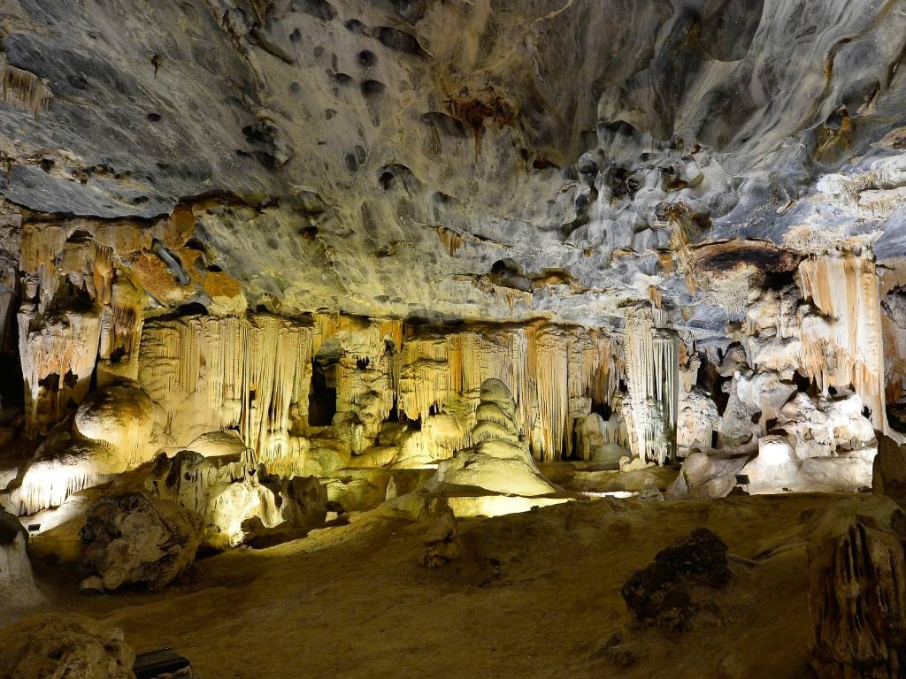 The Cango Caves are located in Precambrian limestones at the foothills of the Swartberg range near Oudtshoorn.