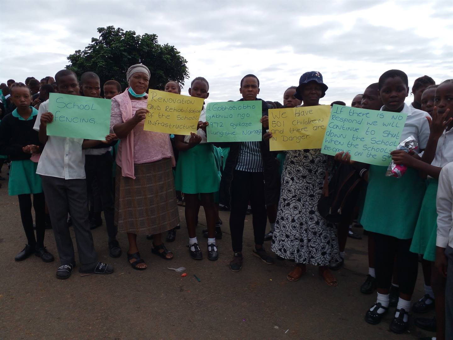 Parents and pupils from Gobhogobho Primary School in Ntuzuma F, north of Durban, protesting outside the school on Thursday.      Photo by Mbali Dlungwana 