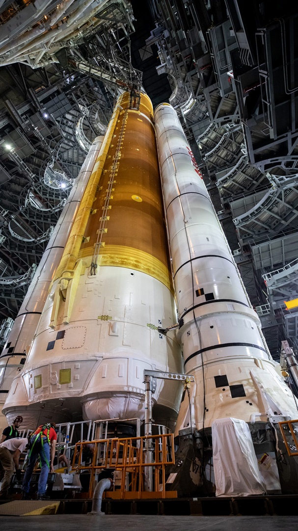 Work platforms are fully retracted at the Vehicle Assembly Building, revealing the full size of SLS, on March 16, 2022. NASA/Glenn Benson