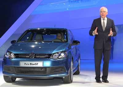 <b>GENEVA AUTO SHOW DEBUT:</b> Ulrich Hackenberg, member of the Board Volkswagen, presents the new Polo BlueGT at the 2012 Geneva auto show.