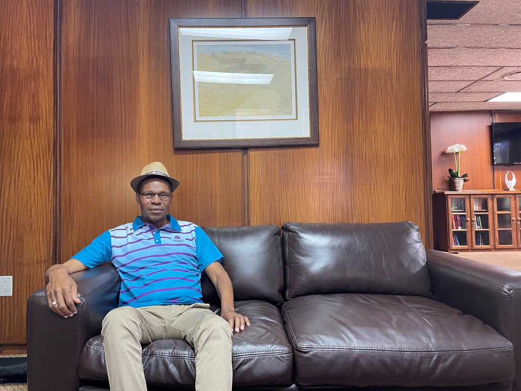 News24.com | Vice-chancellor Dan Kgwadi threatens legal action against VUT for placing him on special leave