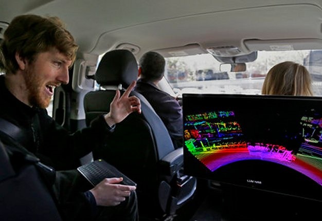 <b>SELF-DRIVING TECH:</b> Luminar CEO Austin Russell gestures while looking at a 3D lidar map on a demonstration drive in San Francisco.  <i>Image: AP / Ben Margot</i>