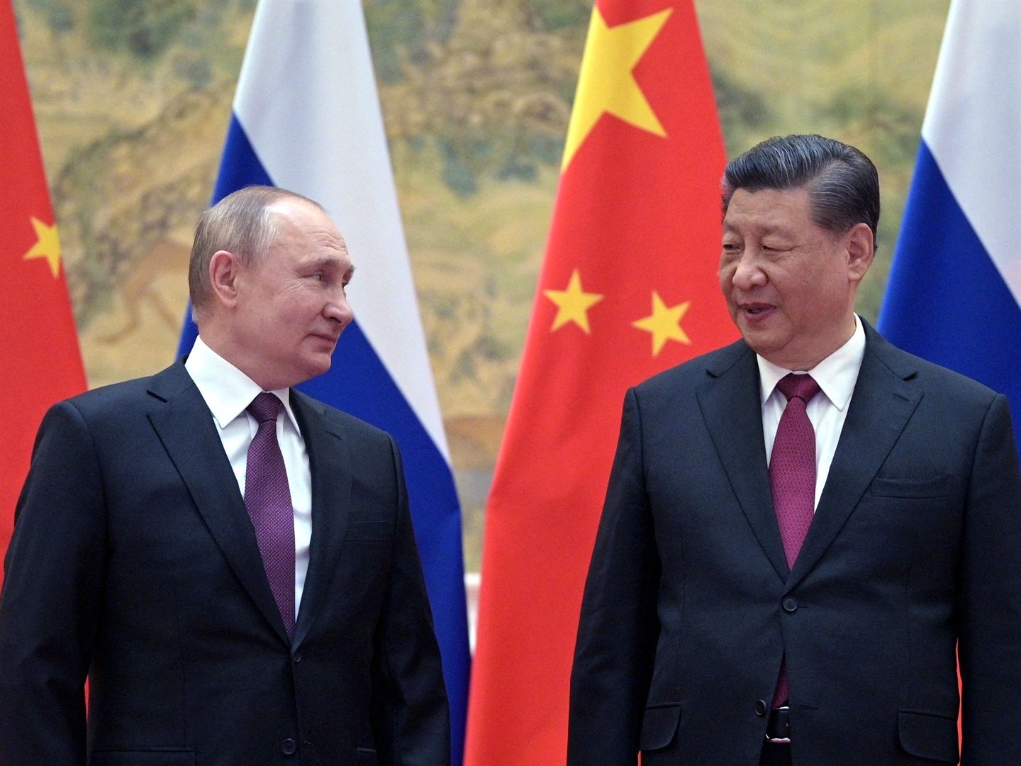 Russian President Vladimir Putin (L) and Chinese President Xi Jinping will not be attending the G20 summit in India.