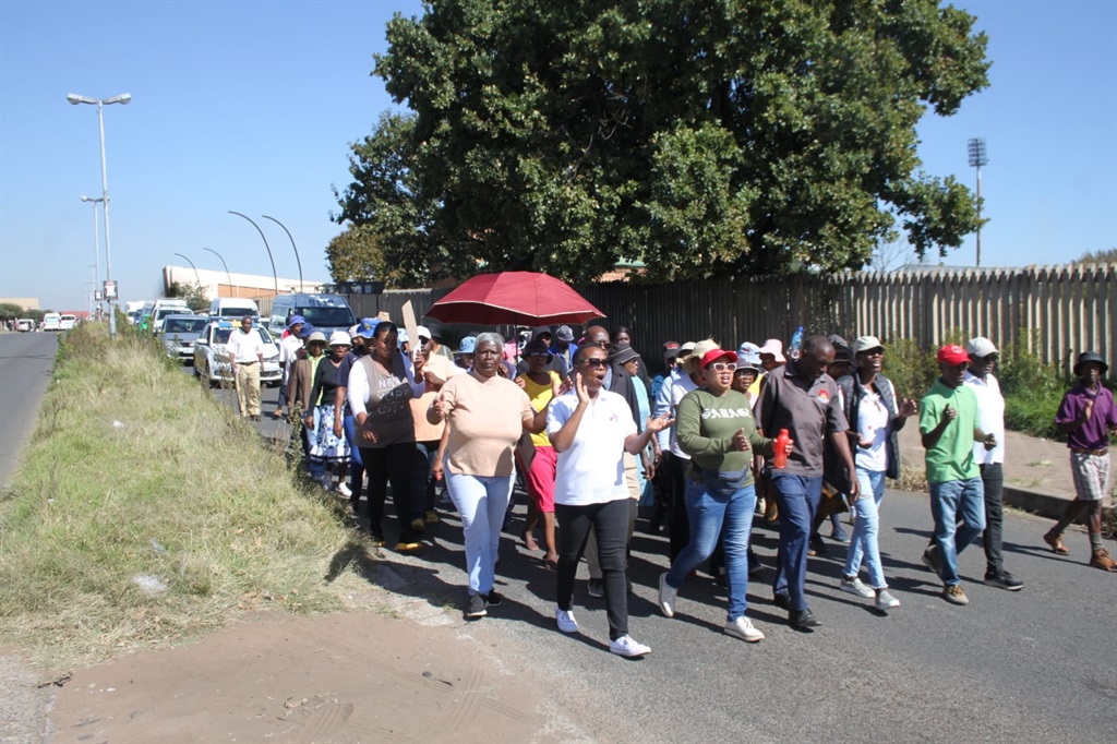 Residents marching to the old age home to hand over their memorandum. Photo by Phineas Khoza 